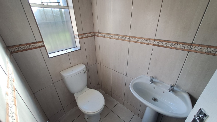 7 Bedroom Property for Sale in Willows Free State